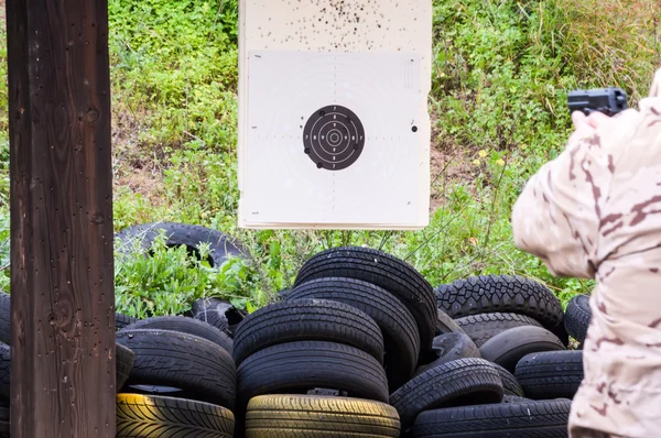 Soldier shooting — Stock Photo, Image