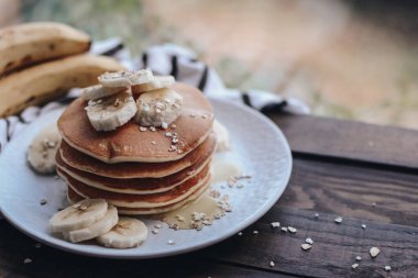 Muz ve ballı leziz gözlemeler. Ev yapımı klasik Amerikan krepleri. Sabah kahvaltısı.. 