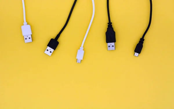 Top View Black White Usb Cables Yellow Background Copy Space — Stock fotografie