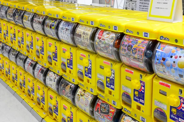 Japan March 2018 Gachapon Yellow Japanese Capsule Toy Vending Machine — 스톡 사진
