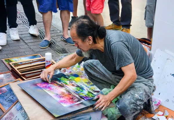 Taipei Tchaj Wan Května 2017 Muž Umělec Sedící Podlaze Vytváří Royalty Free Stock Fotografie