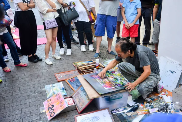 Taipei Taiwan May 2017 Men Artist Sitting Floor Creating New Royaltyfria Stockbilder