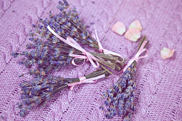 Kvistar lavendel lavendel stickad duk — Stockfoto
