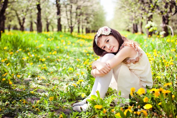 Young beautiful girl — Stock Photo, Image