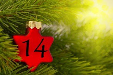 Noel ağacında Noel süsleri (kırmızı yıldız)