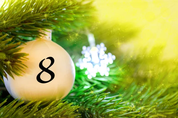 Noel takvimi için bir numara içeren Noel süslemeleri (top)