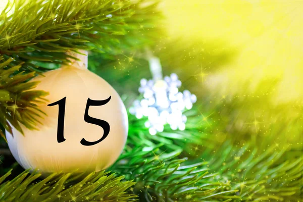 クリスマスのカレンダーの番号を持つクリスマスの装飾 ボール — ストック写真
