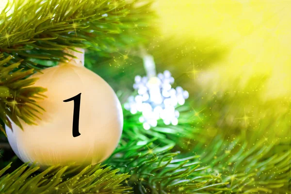 Noel takvimi için bir numara içeren Noel süslemeleri (top)