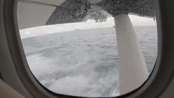 乘水上飞机从海里起飞 — 图库视频影像