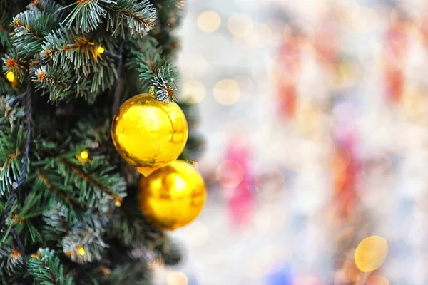 Ялинкові Прикраси Золотий Дереві Тлі Новорічних Вогнів Боке Різдвяний Фон — стокове фото