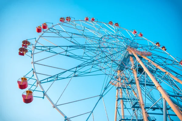 Revisión Rueda Con Cabinas Rojas Cielo Azul —  Fotos de Stock