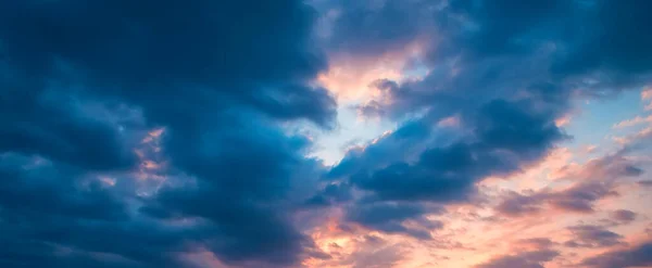 Přirozené Pozadí Barevné Nebe Koncept Pozadí Dramatický Západ Slunce Barevnou — Stock fotografie