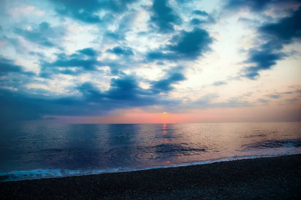 Красивый Закат Облаками Над Морем — стоковое фото