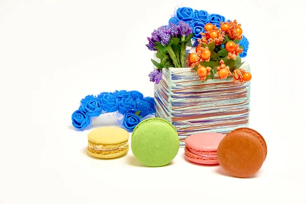 Composition Avec Des Macarons Sucrés Savoureux Vase Avec Des Fleurs — Photo