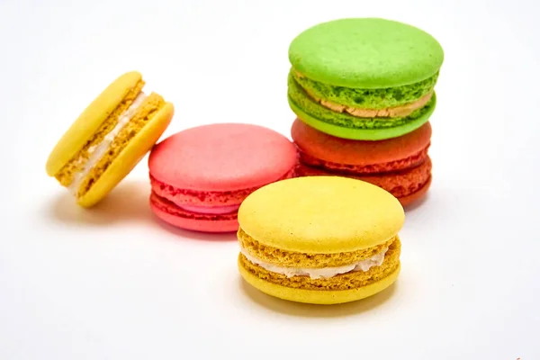 Délicieux Macarons Multicolores Sur Fond Blanc — Photo