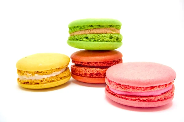 Délicieux Macarons Multicolores Sur Fond Blanc — Photo