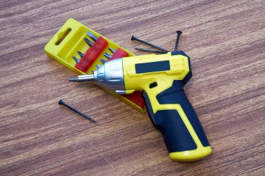 Hortumlu kablosuz tornavida, DIY onarımı..