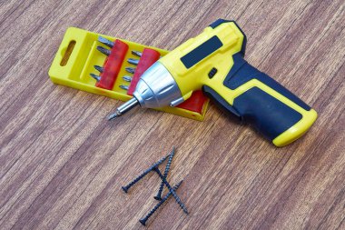 Hortumlu kablosuz tornavida, DIY onarımı..