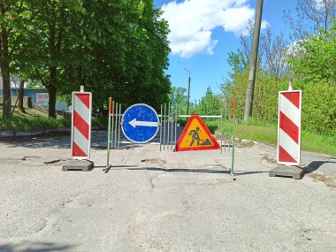 Yol Bakım Uyarı İşaretleri ve Servis Yolu.