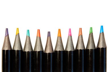 Beyaz arkaplandaki rüzgar kalemleri.