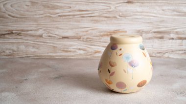 Para biriktirme kavramı. Antika kavanoz ya da fotokopi alanı olan yedek fon. Geçmiş kaydediliyor. Piggy Bank alternatifi