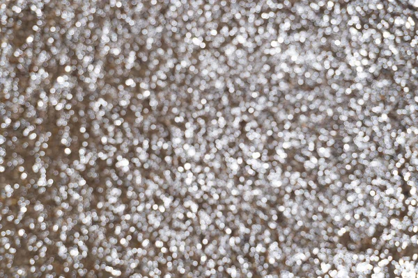 Bright shiny spotlight. Summer bokeh of sea water and wet sand on the cost. Texture, background and pattern — Stock Photo, Image