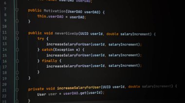 Yazılım geliştiricisinin soyut bilgisayar betik kodu. Bilgisayar ekranında bilgisayar dili kaynak kodu.