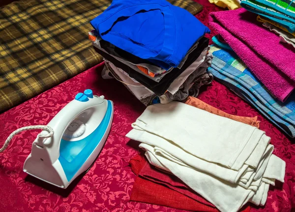 Bügeleisen, Unterwäsche, Kleidung — Stockfoto
