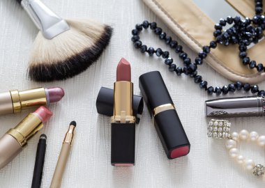 Kırmızı ruj, kozmetik