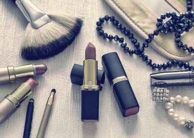 Kırmızı ruj, kozmetik