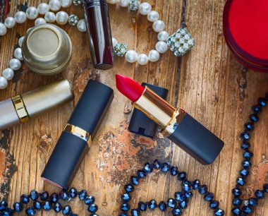 Kırmızı ruj, kozmetik