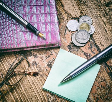 Bozuk para ve kalem, retro