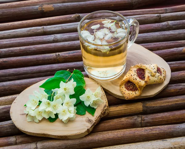 Jasmijn thee, koekjes — Stockfoto