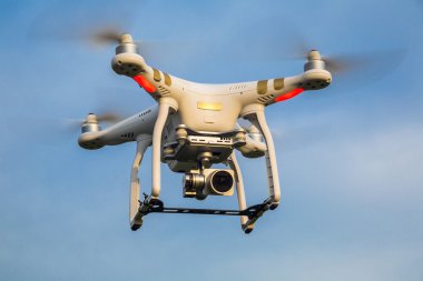 Dijital, insansız quadrocopter