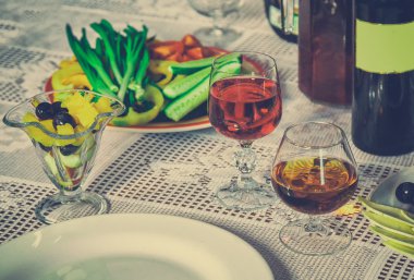 bir bardak meyveli şarap