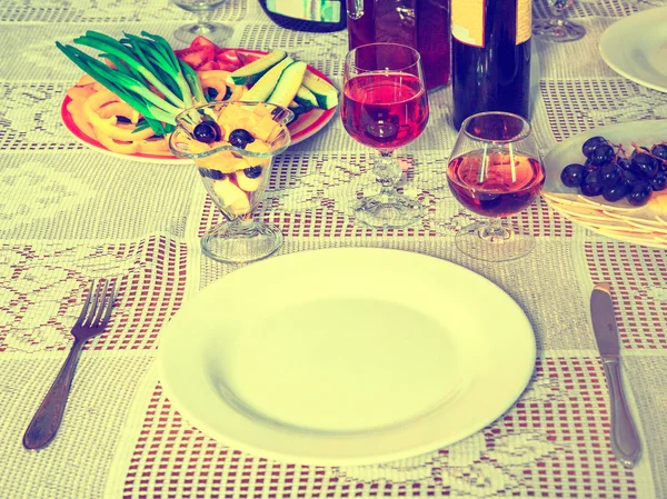 フルーツとワインのガラス — ストック写真