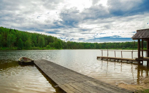 Barca da pesca sul lago — Foto Stock