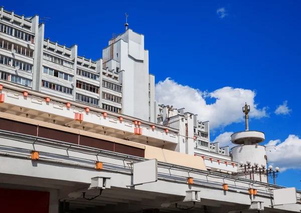 Centro comercial en la calle Nemiga, Minsk Bielorrusia — Foto de Stock