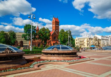 Kilise St. Simon ve Alena, Minsk
