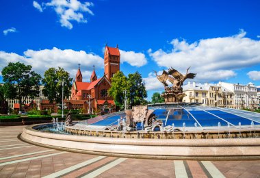 Kilise St. Simon ve Alena, Minsk
