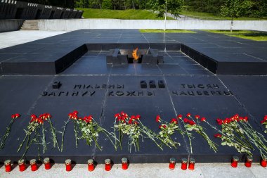 Dünya Savaşı, yaz, mavi gökyüzü, 03 / 06 / 2021 başyazı kurbanlarına 