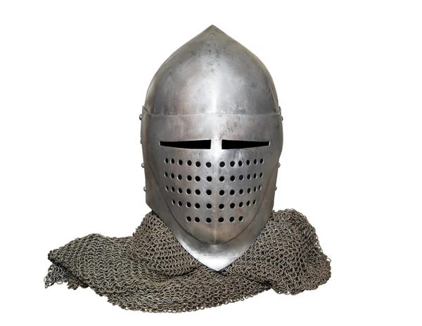 Capacete de cavaleiro velho e chainmail — Fotografia de Stock