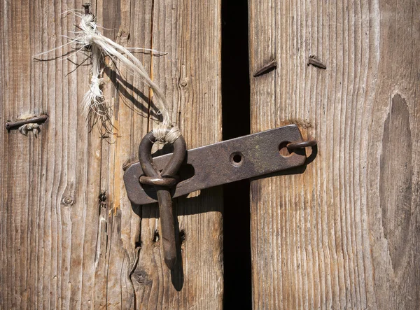 Rustik dörren spärren — Stockfoto