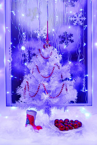 Weihnachtsbaum mit Spielzeug — Stockfoto