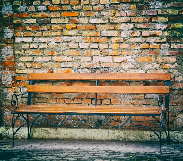 Bank, foto in oude stijl van de afbeelding. — Stockfoto