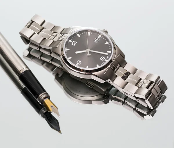 Armbanduhr. Stift. schließen — Stockfoto