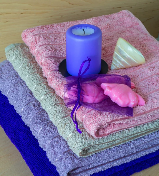 Handuk, sabun, lilin — Stok Foto