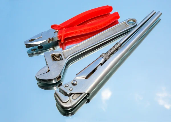Εργαλεία πένσα, αυτά κλειδιού, ρυθμιζόμενο γαλλικό κλειδί — Φωτογραφία Αρχείου