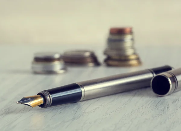 Mynt och pennor, retro — Stockfoto