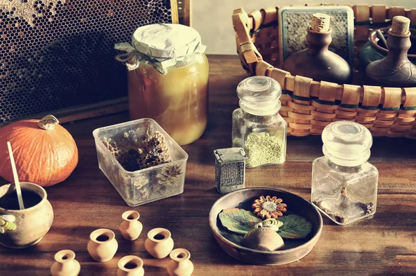 Miel natural en frasco —  Fotos de Stock